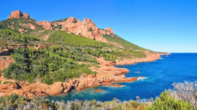 Massif de l'Estérel — Là où les falaises rouges rencontrent la mer
